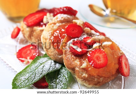 Griddle cakes with jam
