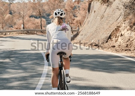 Foto Bild Frau mit Blume auf einem Pflaster