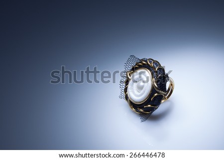 Leather ring with pearl and gold elements