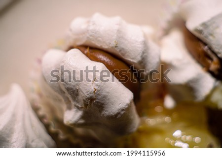 mini Argentine dulce de leche meringue Foto d'archivio © 