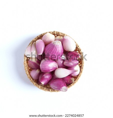 Bawang Merah or Shallots or Red Onion in Bamboo basket.  isolated white background. Selective Focus. Top View. Foto stock © 