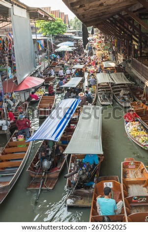 Damnoen Saduak ,Ratchaburi, Thailand - March 8: Top viewr  at Damnoen Saduak Floating Market On March 8, 2015  at Damnoen Saduak Floating Market, Ratchaburi, Thaland.