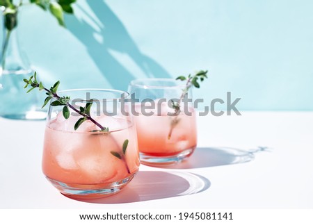 Similar – Foto Bild Grapefruitgetränk auf blauem Hintergrund. Frische Grapefruitscheiben