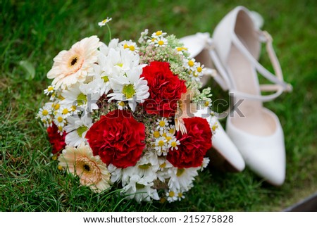 bride flowers wedding shoes rings