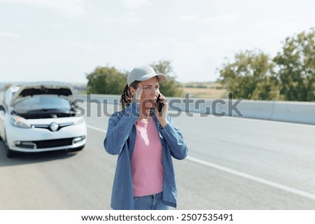 Similar – Foto Bild Autobahn mit Autos  und Schildern zur Geschwindigkeitsbegrenzung bei Nacht im dunkeln