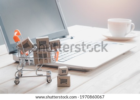 Boxes in a trolley Shopping cart  with laptop keyboard. online shopping Idea, shopping at home, electronic commerce that allows consumers to directly buy goods from a seller over the internet. 商業照片 © 