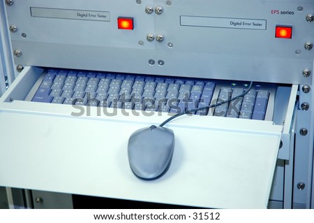 DVD glass Master testing unit. including mouse and keyboard with Chinese and English characters