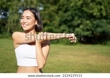 Similar – Foto Bild Fröhliche Sportlerin beim Aufwärmen während des Trainings