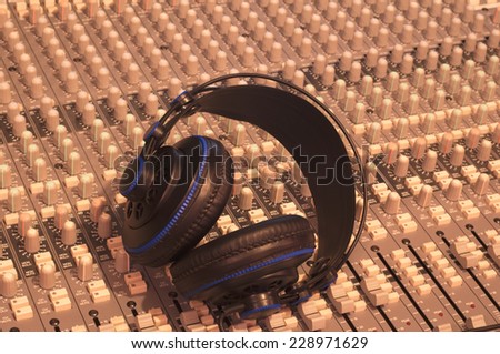 Headphones, Music console
