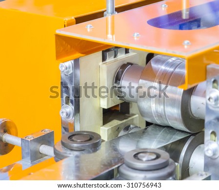 Rolling mill machine for rolling steel sheet
