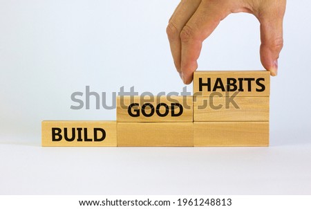 Build good habits symbol. Wooden blocks with words 'build good habits'. Male hand. Beautiful white background, copy space. Business, psychological and build good habits concept. Foto stock © 