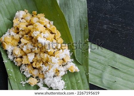 Blendung is made from corn which is shelled and then boiled until it crackles. It is usually served on a banana leaf base and topped with grated coconut and granulated sugar Stock foto © 