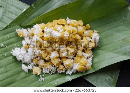 Blendung is made from corn which is shelled and then boiled until it crackles. It is usually served on a banana leaf base and topped with grated coconut and granulated sugar Stock foto © 
