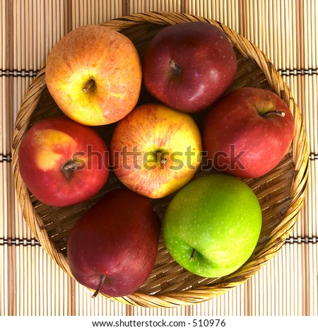 Apple varieties: Granny Smith, Pacific Rose, Red Delicious and Royal Gala