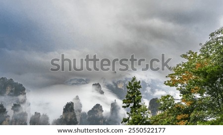 Foto Bild Klippen zwischen Wolken