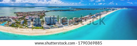 Aerial panoramic view of the Hotel Zone (Zona Hotelera) and the beautiful beaches of Cancún, Mexico Foto stock © 