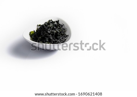 black seaweed used in japanese cuisine