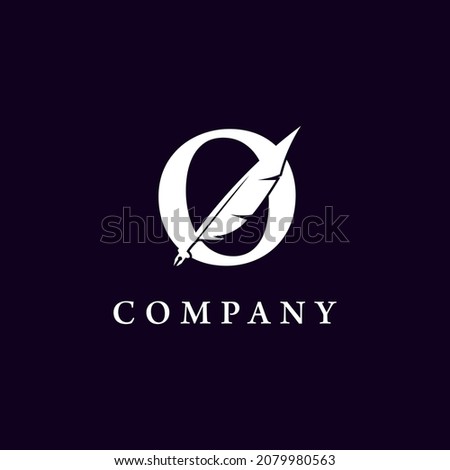 Letter O with Feather Quill Pen Notary Writer Journalist Logo Design Inspiration Foto stock © 