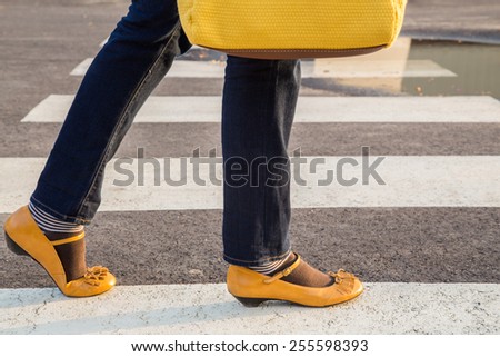 Woman with yellow purse and shoes