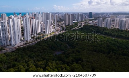 Recife Pernambuco Brazil - 02 11 2020: aerial view of the city of Recife in Pernambuco, Brazil. image of the Mangue, avenues, traffic of vehicles and buildings in the city of Recife. Foto stock © 