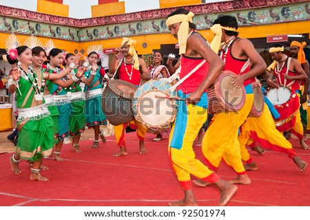 BHUBANESWAR, INDIA - DECEMBER 20: Tribal dancers perform at the Toshali National Crafts fair on December 20, 2011 in Bhubaneswar, Orissa, India. Toshali is the largest art and crafts fair in India.