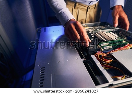 Qualified system network administrator upgrading computer hardware Foto stock © 