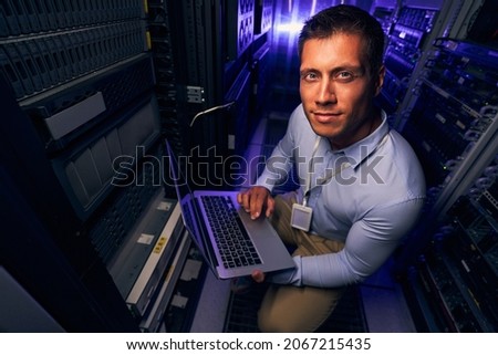 Data center IT worker posing for camera at work Foto stock © 
