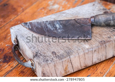 Old rusty ancient knife on chopping wooden board for food ingredient preparation background