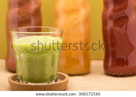 Fresh squeezed or blend fruits and vegetables juices for a healthy diet