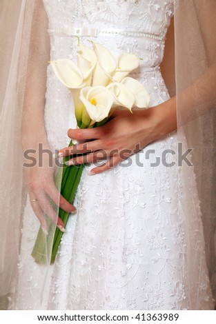 Elegant bridal bouquet of white callas