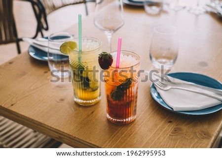 Similar – Foto Bild Zwei Mojito-Cocktails mit gealtertem Rum, Minze und verschiedenen Früchten. Einer mit Erdbeere und der andere mit Passionsfrucht