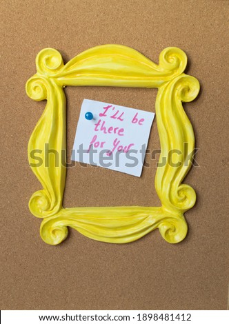 Vintage yellow photo frame or mirror frame from the Friends series. Framing the phrase I 'll be there for you. Cork background. Stock fotó © 