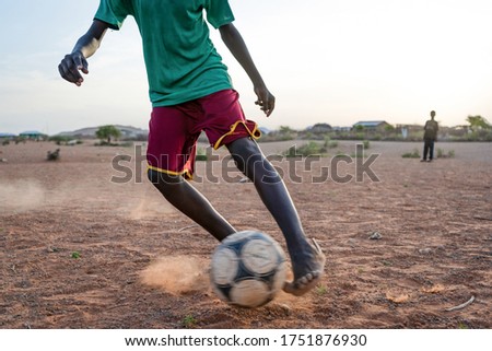 African boy plays football in Ethiopian refugee camp, Dollo Ado, Ethiopia Foto stock © 