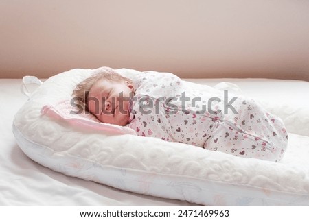 Similar – Foto Bild Baby schläft in Baby Holzbett für Neugeborene. Ein geräumiges, helles Zimmer mit einer Dattelpalme im Hintergrund. Raum kopieren