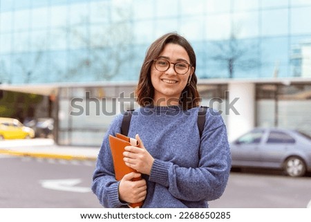 Similar – Foto Bild Kurzhaarige junge Brünette in den 20ern im Freien im Winter während der Ferienzeit und der Lichter der Stadt