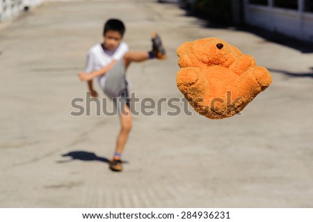 Bear fly close to the front from boy kick