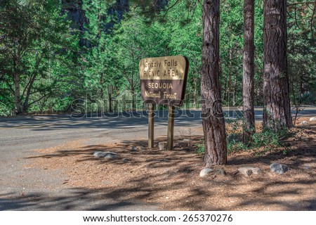A sign for the picnic area at Grizzly Falls in Sequoia National Forest.