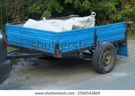 Similar – Foto Bild Grüner und alter Wohnwagen auf der grünen Wiese aufgegeben