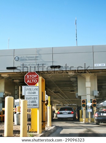 El Paso TX- Apr 21, 2009: Increased waiting times at the US ports of entry in the Mexico  border due to exhaustive inspections by CBP agents because of the outbreak of violence in Mexico