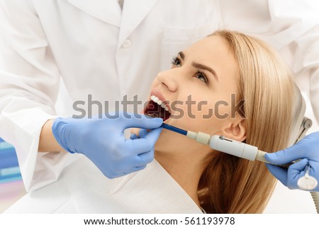 Dental surgeon putting pump in mouth of woman 商業照片 © 