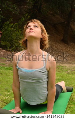 Woman doing her yoga/Outdoor Yoga/Attractive woman doing her yoga in an outdoor enviroment
