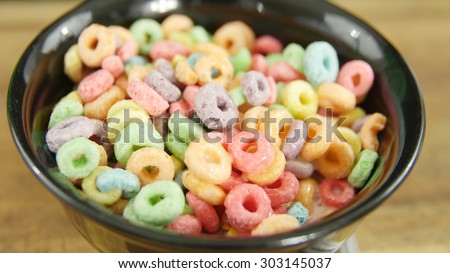 Fruity loop shaped cereal