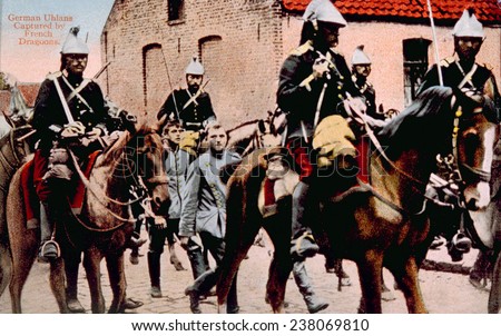 World War I, French dragoons with captured German prisoners, Doual, France, ca. 1914
