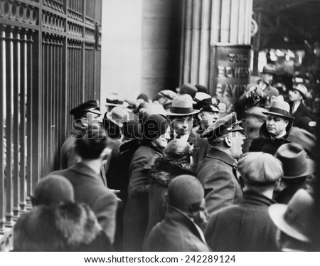 Police control a crowd of panicked depositors outside the Bowery Savings of Bank of New York City in 1933.