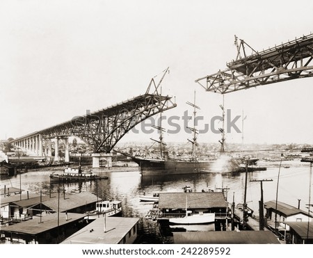 The George Washington Memorial Bridge (Aurora Bridge), a cantilever and truss bridge over the Seattle\'s Lake Union, opened to traffic on February 27, 1932. Under construction in 1931.