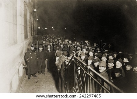 Crowd of men outside the Municipal Lodging House, waiting for doors to open in January 1914. The 1910 census listed residents who had lost their jobs as porters, laborers, bakers and a lithographer.