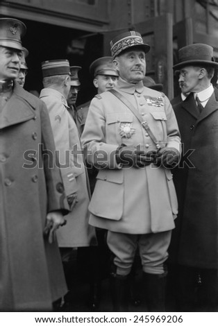 General Robert Nivelle replaced Joseph Joffre as French Commander-in-Chief in 1916. Nivelle promised politicians a fast victory (48 hours) by using artillery on an unprecedented scale.