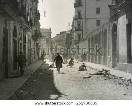 Street fighting in an unidentified Spanish city. It is not known for which side these soldiers are fighting. Spanish Civil War. July 1936-March 1939.
