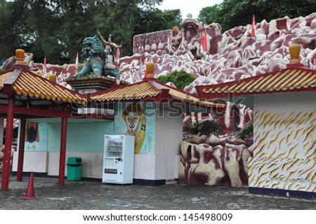 SINGAPORE - AUGUST 17: Entrance gate of Haw Par Villa gardens on August 17, 2012 in Singapore. The park contains over 1,000 statues and 150 giant dioramas depicting Chinese mythology and folklore,
