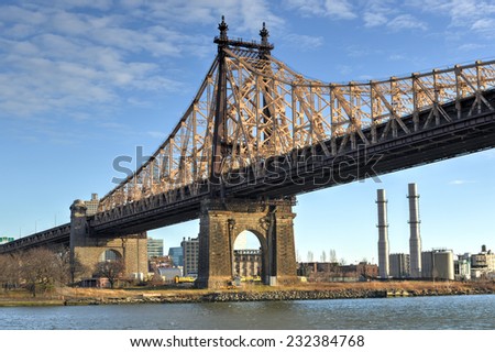 The Roosevelt Island Bridge is a lift bridge that connects Roosevelt Island in Manhattan to Astoria in Queens, crossing the East Channel of the East River.